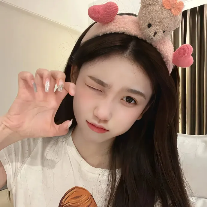 明星离婚传闻言论翻车，品牌连夜解约，前后半年引热议